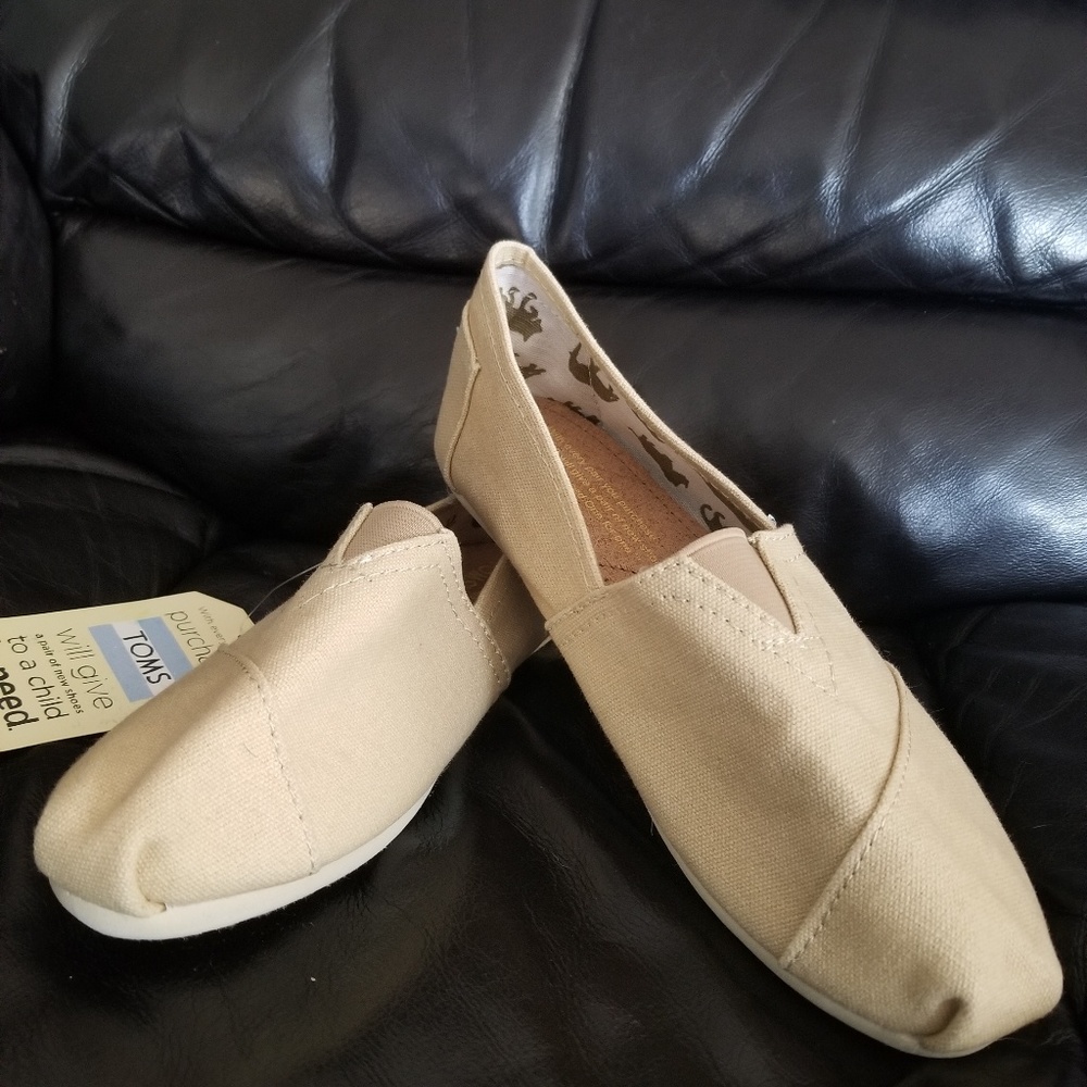 Tom's khaki